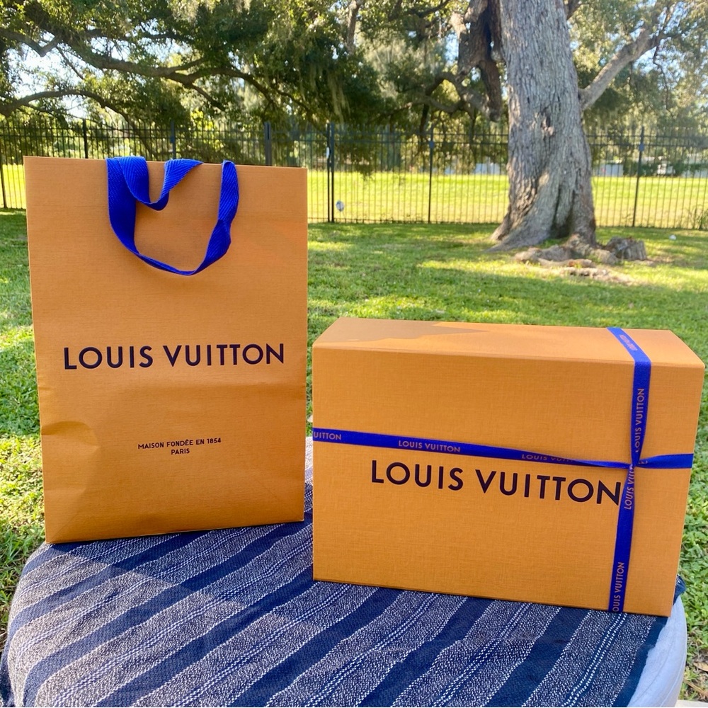 LOUIS VUITTON | shoe box, gift shopping bag & ribbon bundle